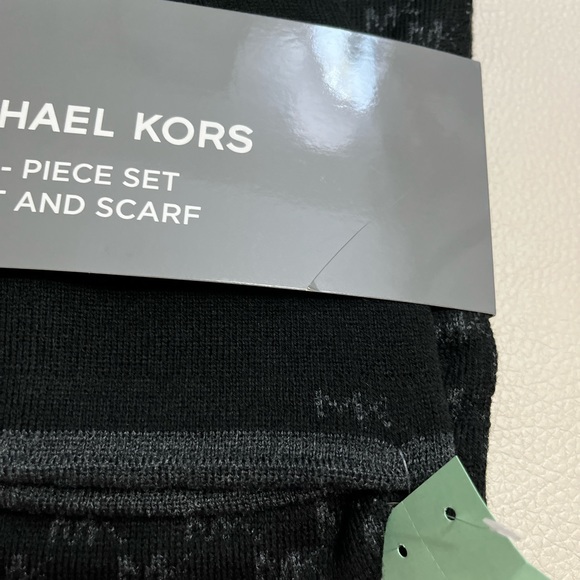 NWT - Michael Kors Reversible Beanie & Logo Scarf Set - Picture 3 of 6